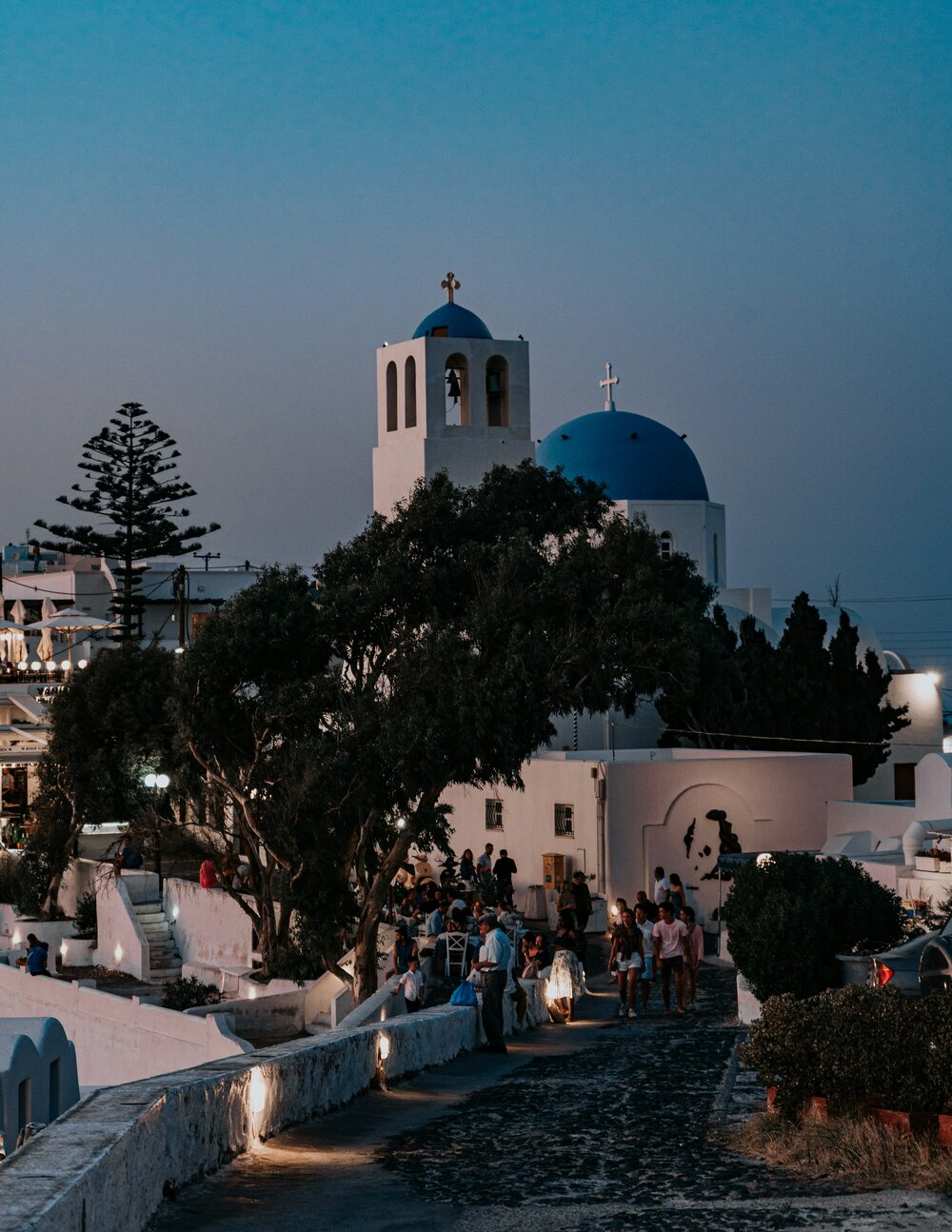 Βραδινή ατμόσφαιρα στη Σαντορίνη